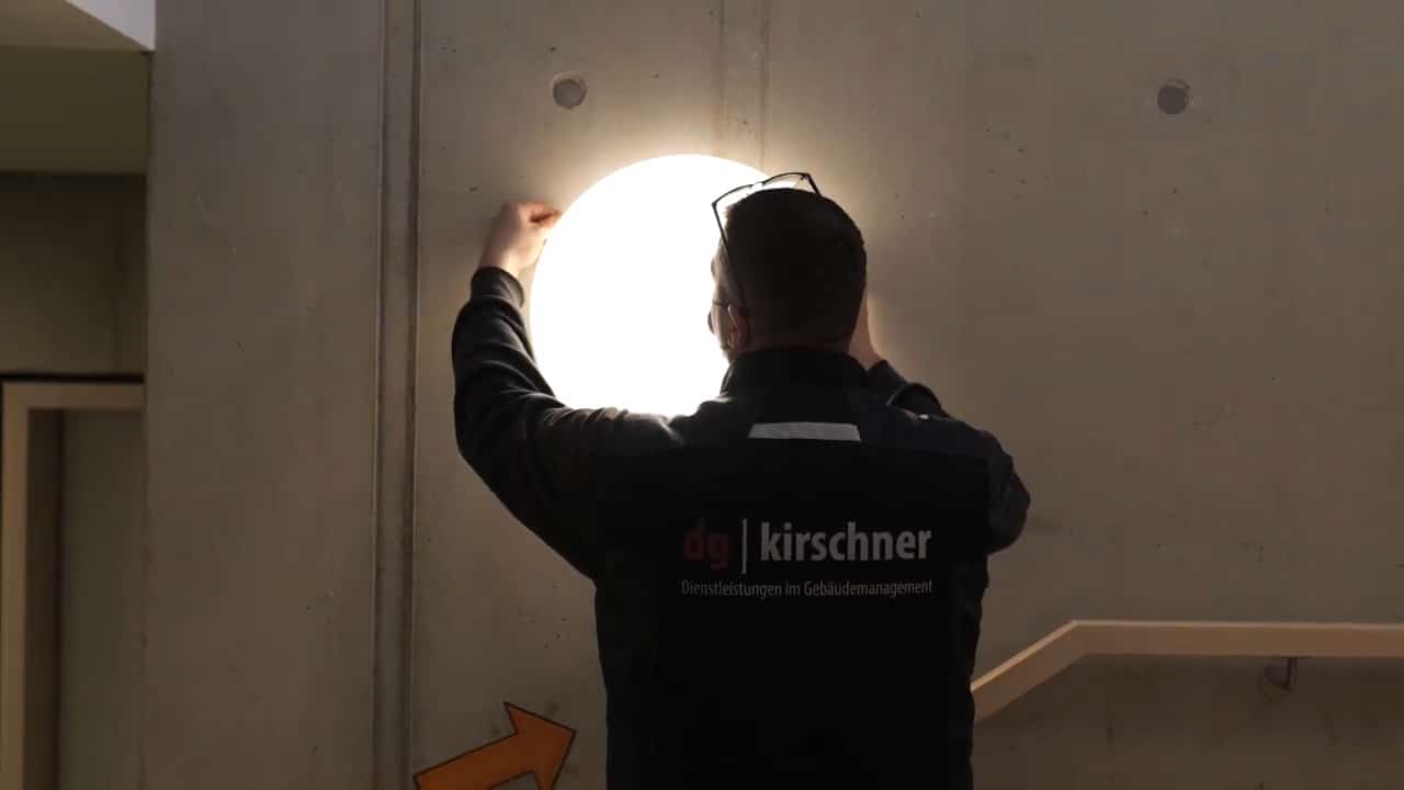 Moderne Maschinen für Gebäudereinigung Karlsruhe
